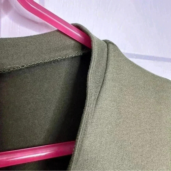 Ragdoll Maternity Shirt Front Pocket / v-Neck Green Size Medium - Picture 6 of 16